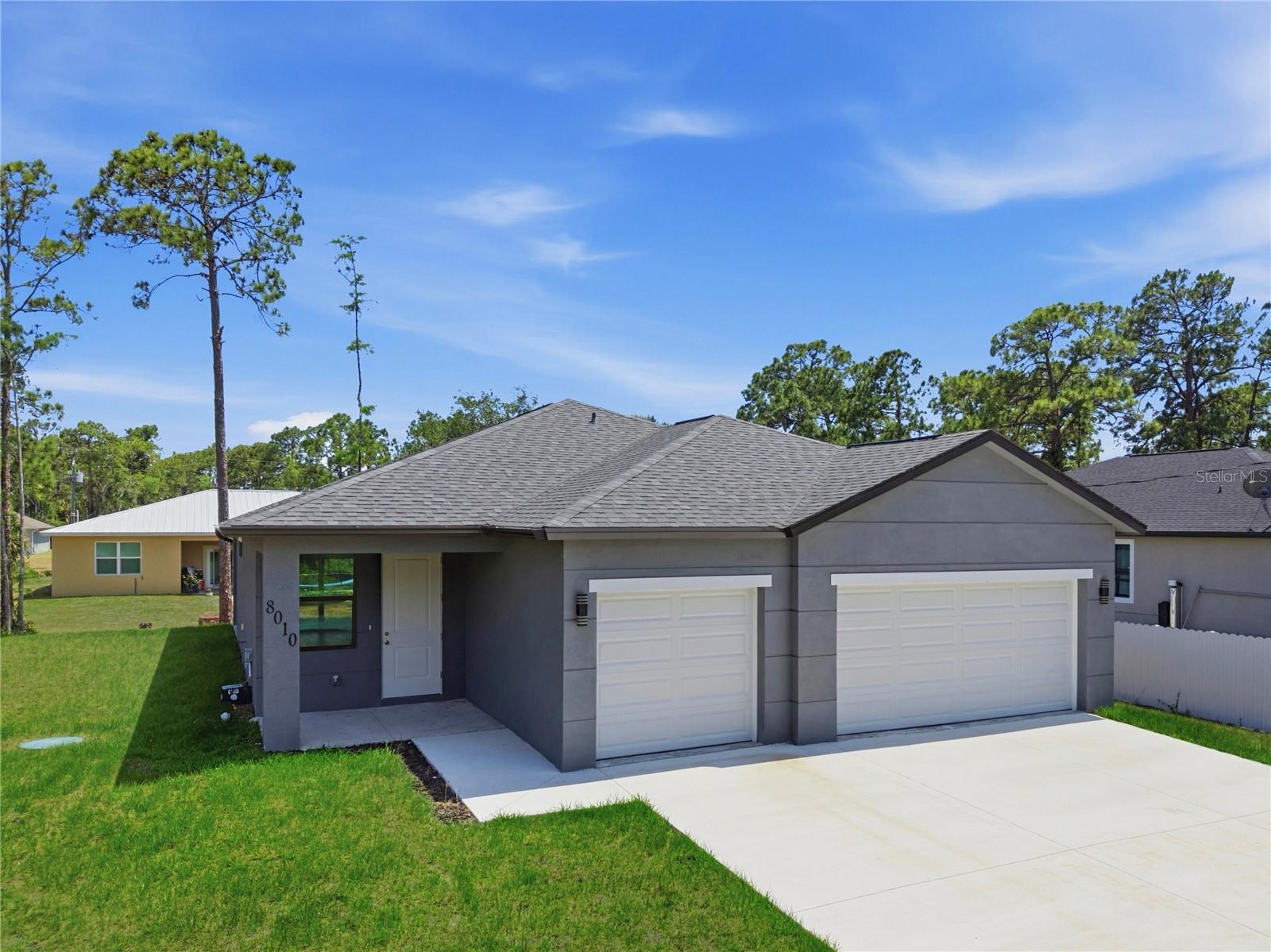 Single Family Residence in LABELLE, FL - Daniel Dourado