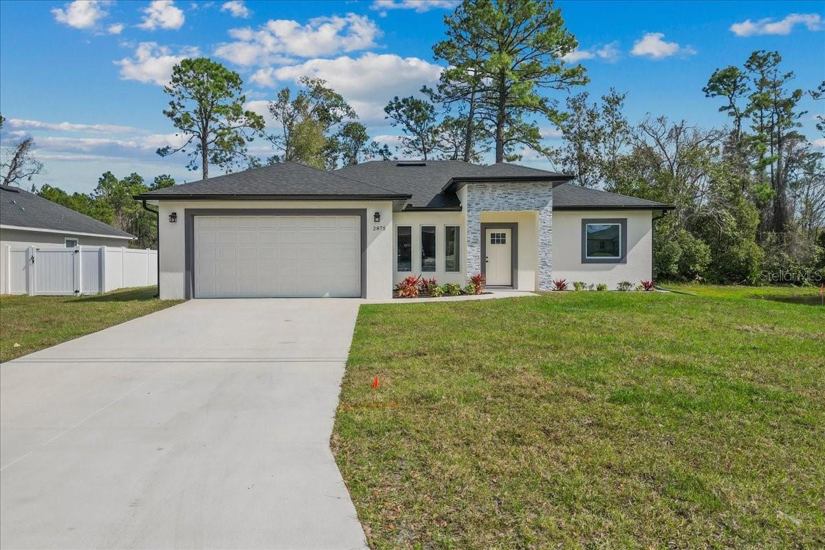 Single Family Residence in DELTONA, FL - Daniel Dourado