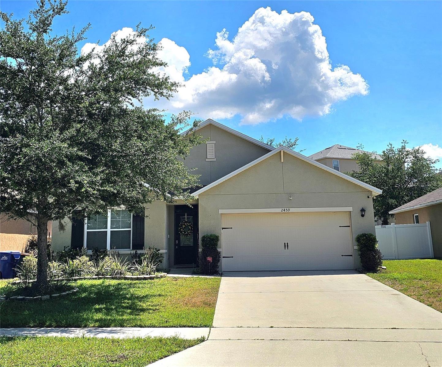 Single Family Residence in TAVARES, FL - Daniel Dourado
