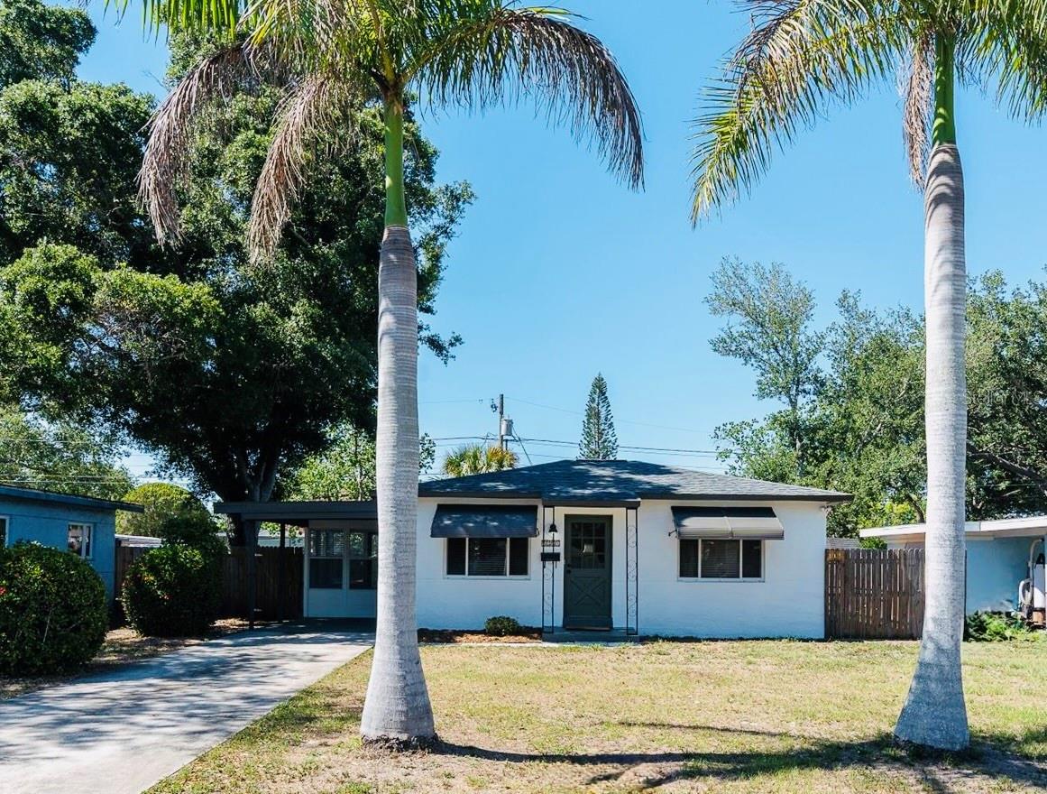Single Family Residence em ST PETERSBURG, FL - Daniel Dourado