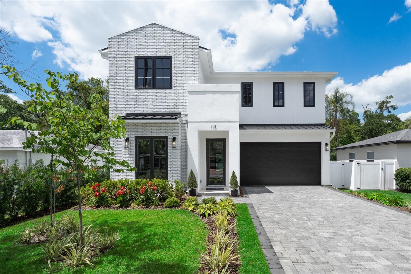 Single Family Residence in ORLANDO, FL - Daniel Dourado