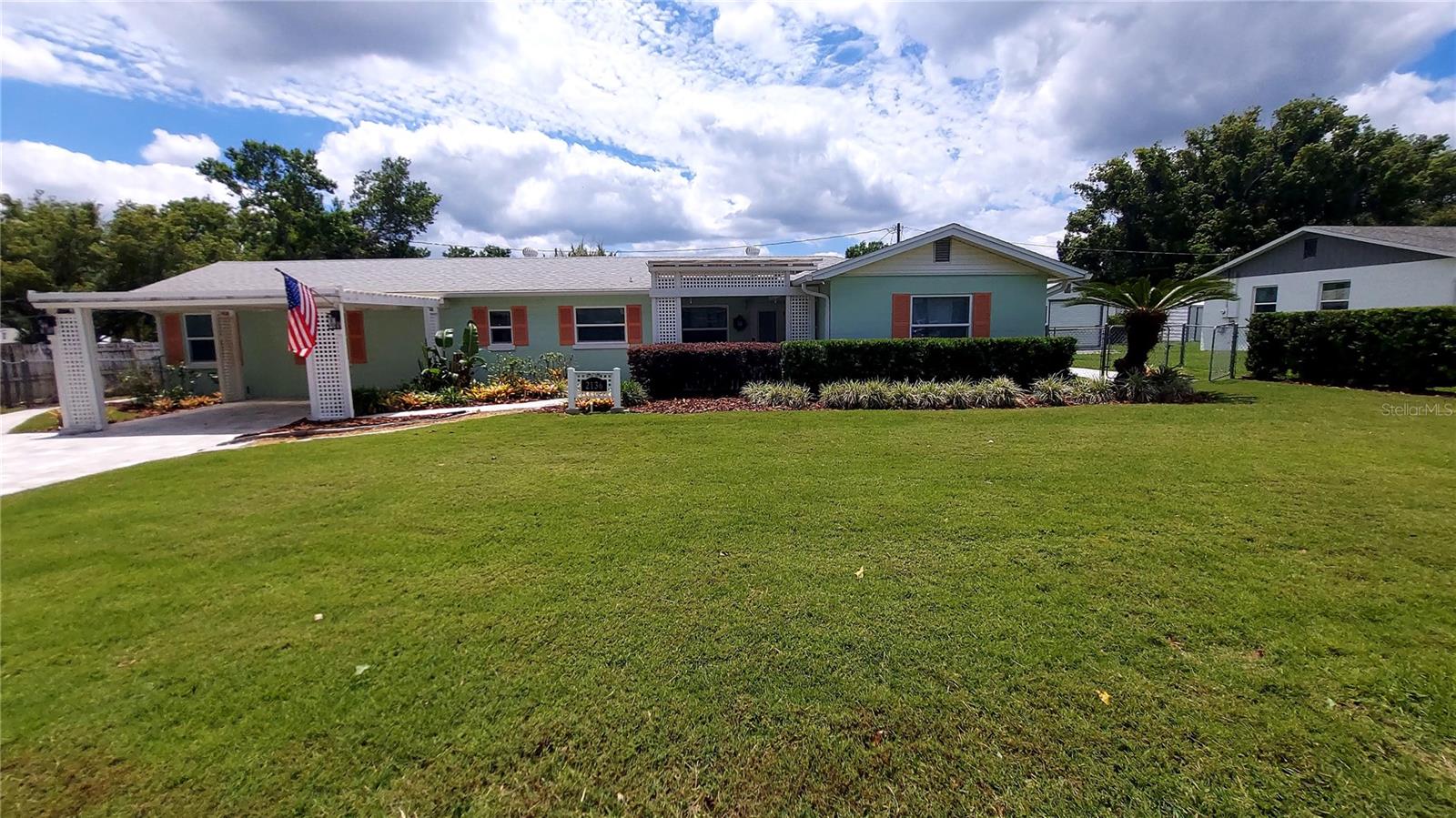 Single Family Residence em MOUNT DORA, FL - Daniel Dourado