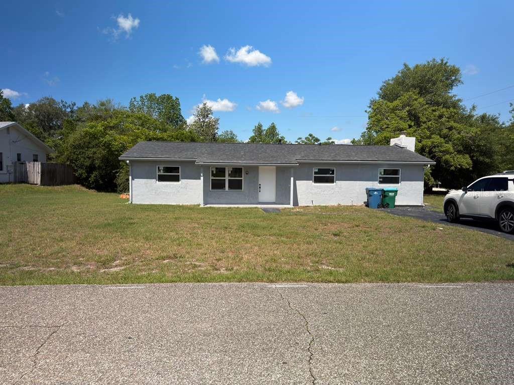 Single Family Residence in DELTONA, FL - Daniel Dourado
