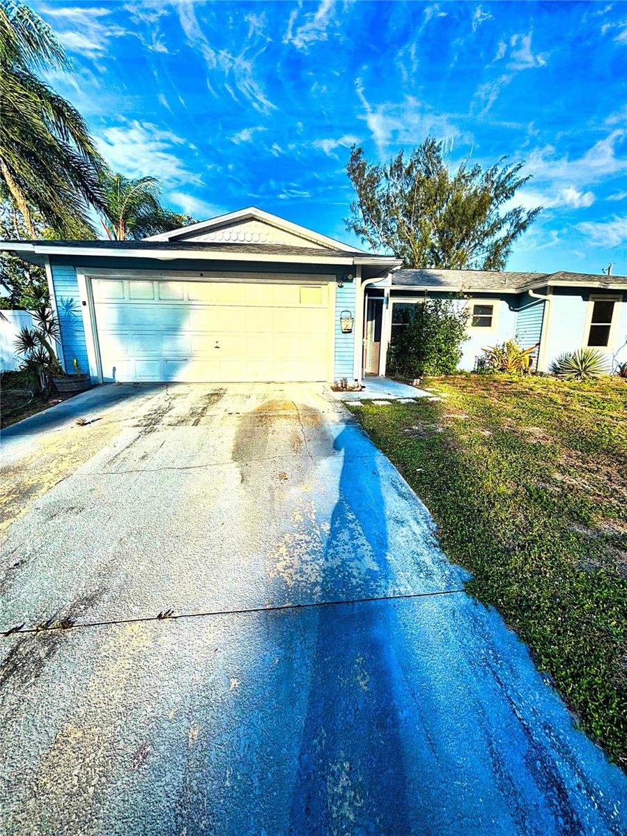 Single Family Residence in CAPE CORAL, FL - Daniel Dourado