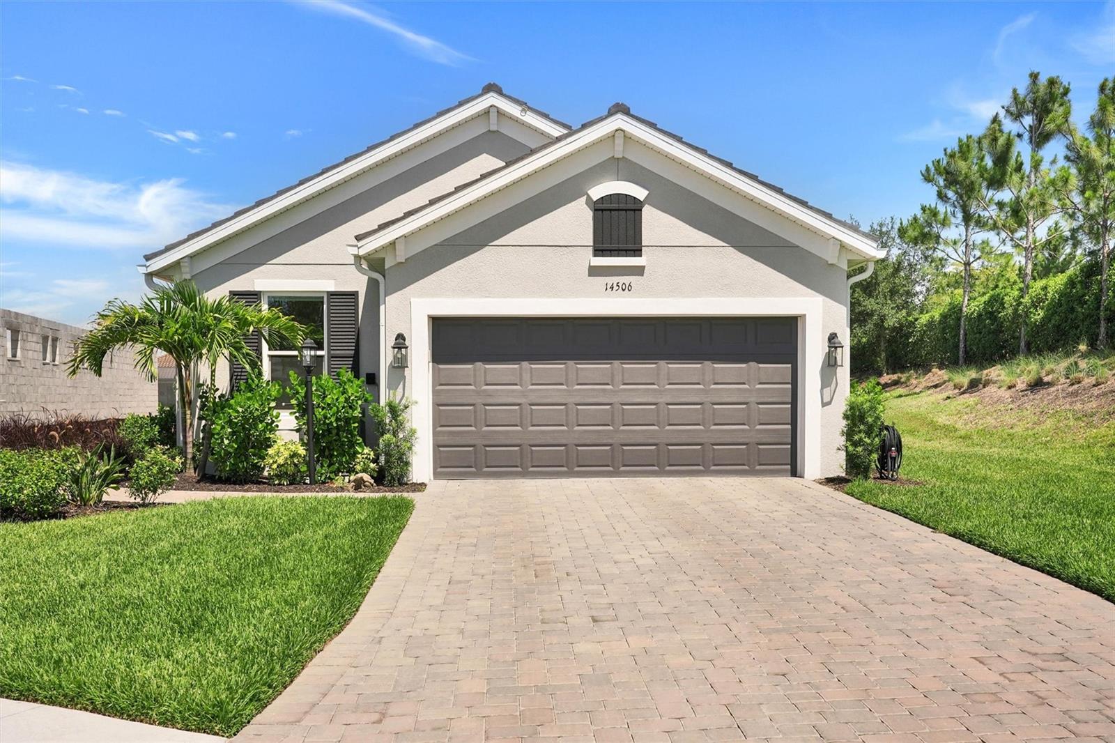 Single Family Residence in BRADENTON, FL - Daniel Dourado