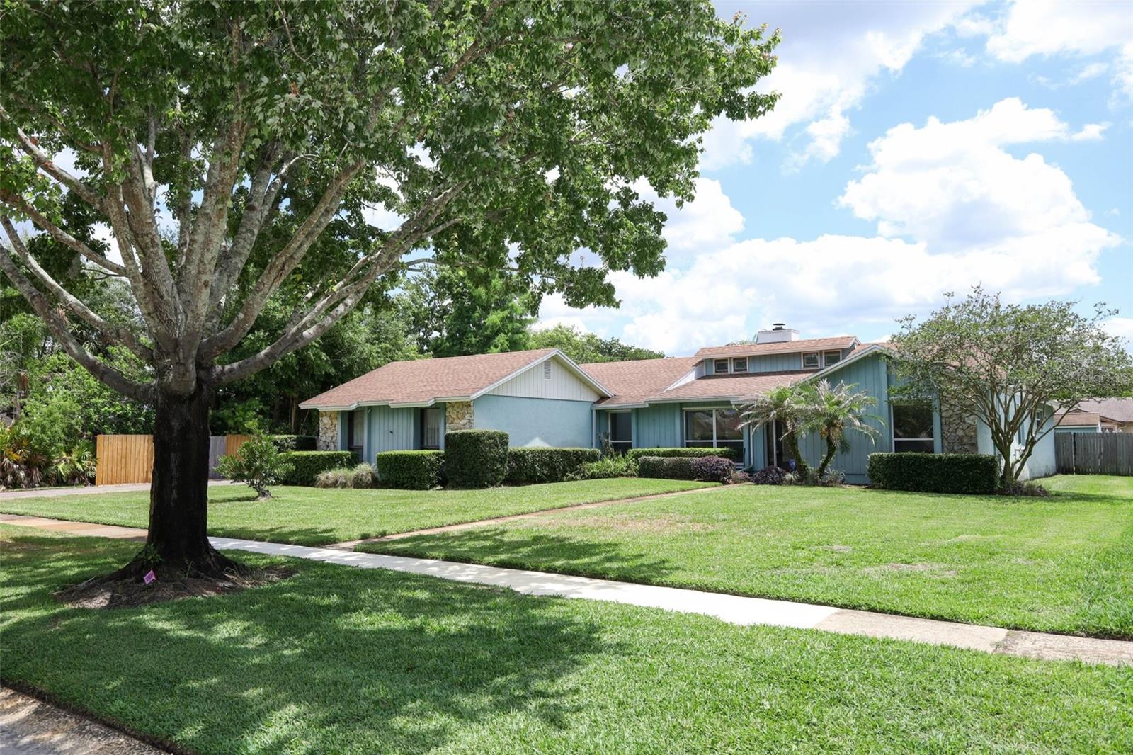 Single Family Residence in ORLANDO, FL - Daniel Dourado