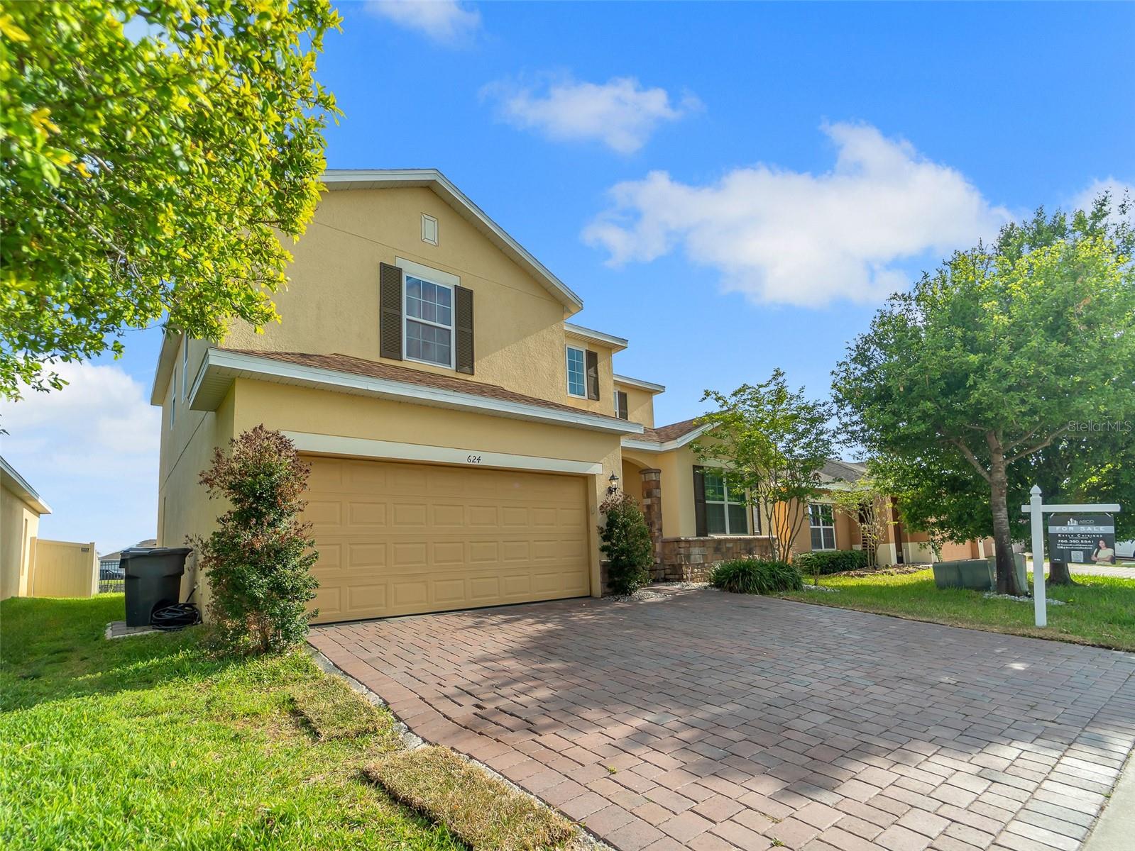 Single Family Residence in DAVENPORT, FL - Daniel Dourado