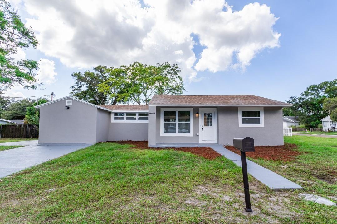 Single Family Residence em ST PETERSBURG, FL - Daniel Dourado