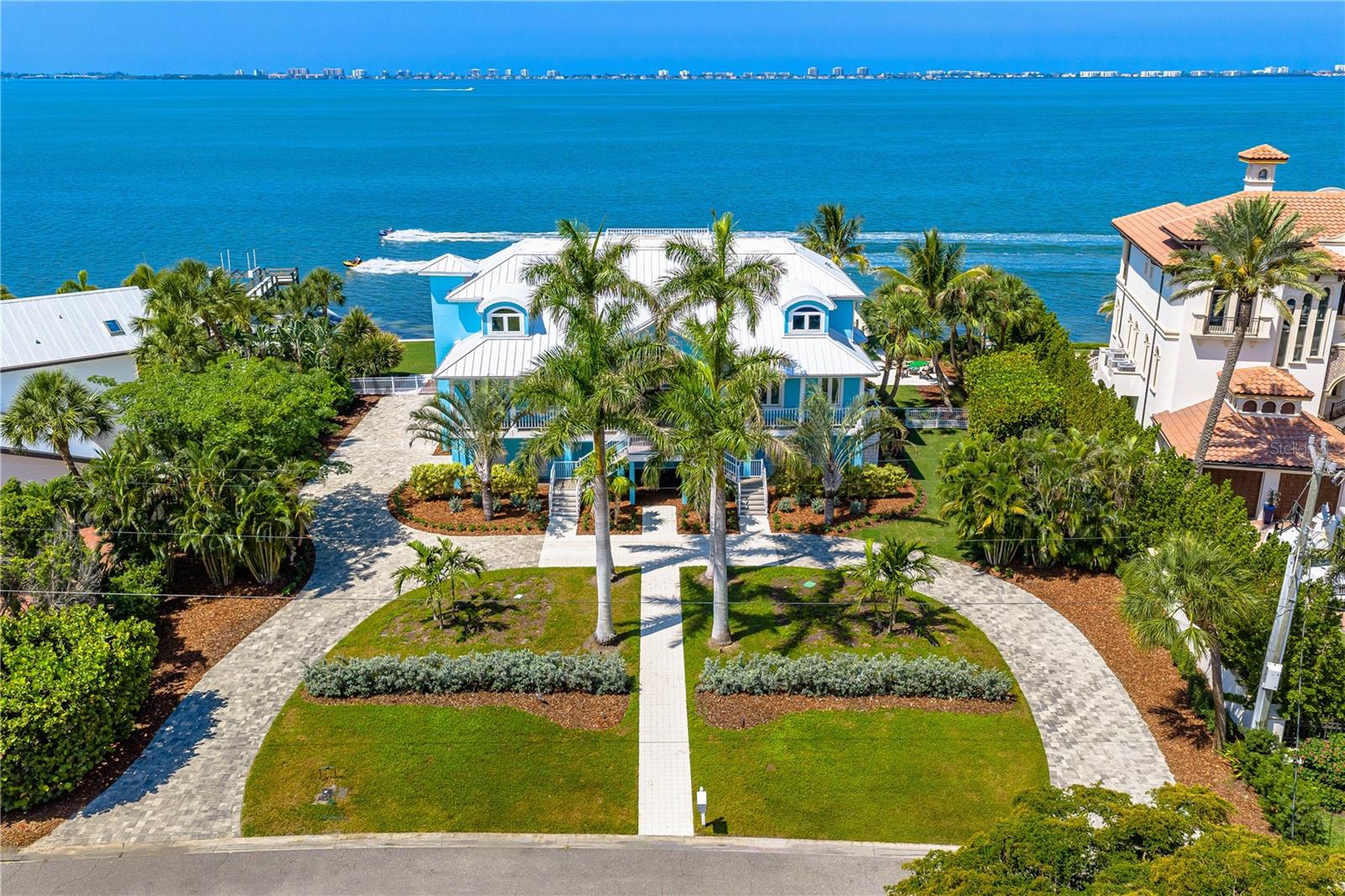 Single Family Residence in SARASOTA, FL - Daniel Dourado