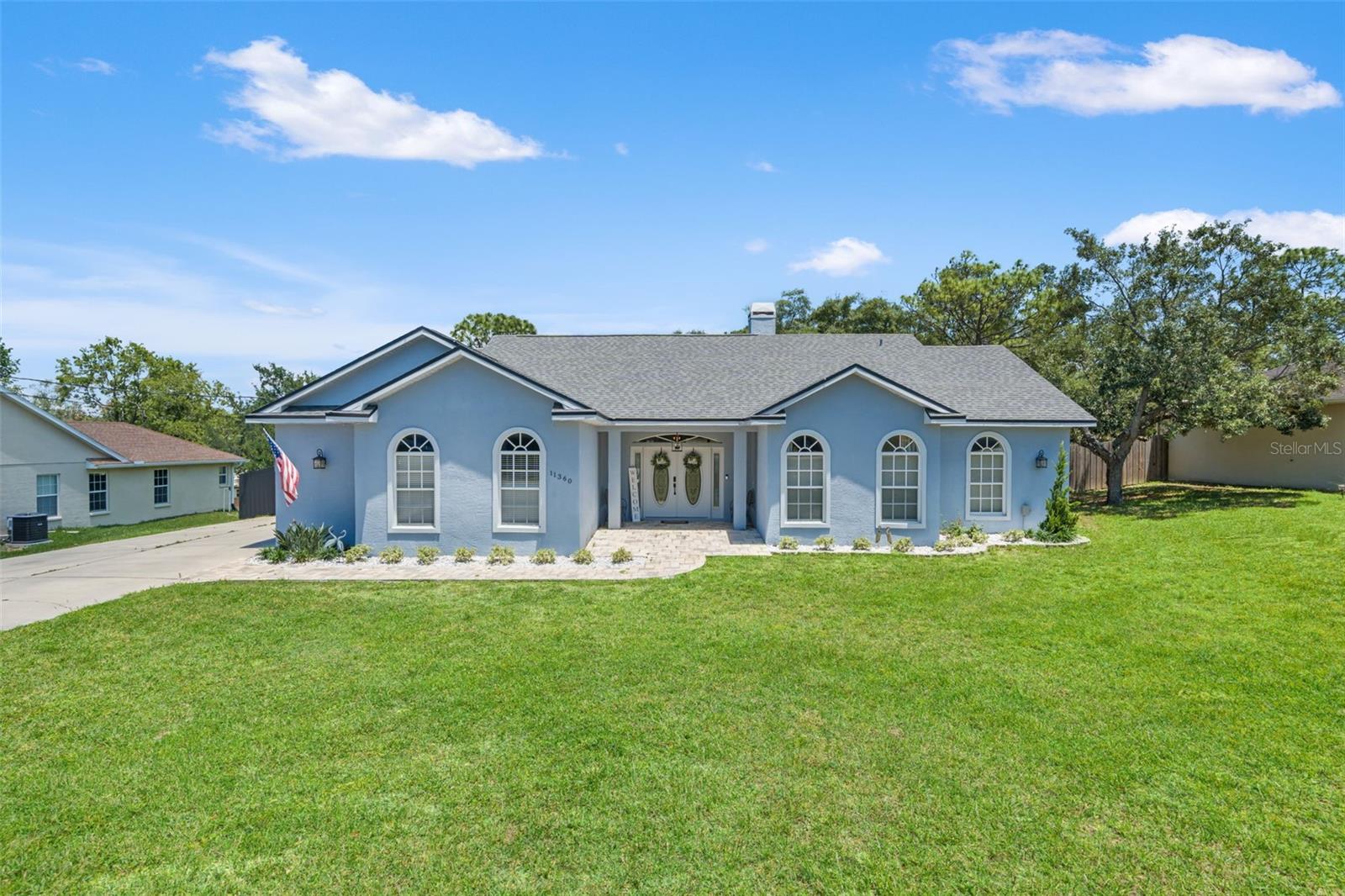 Single Family Residence in WEEKI WACHEE, FL - Daniel Dourado