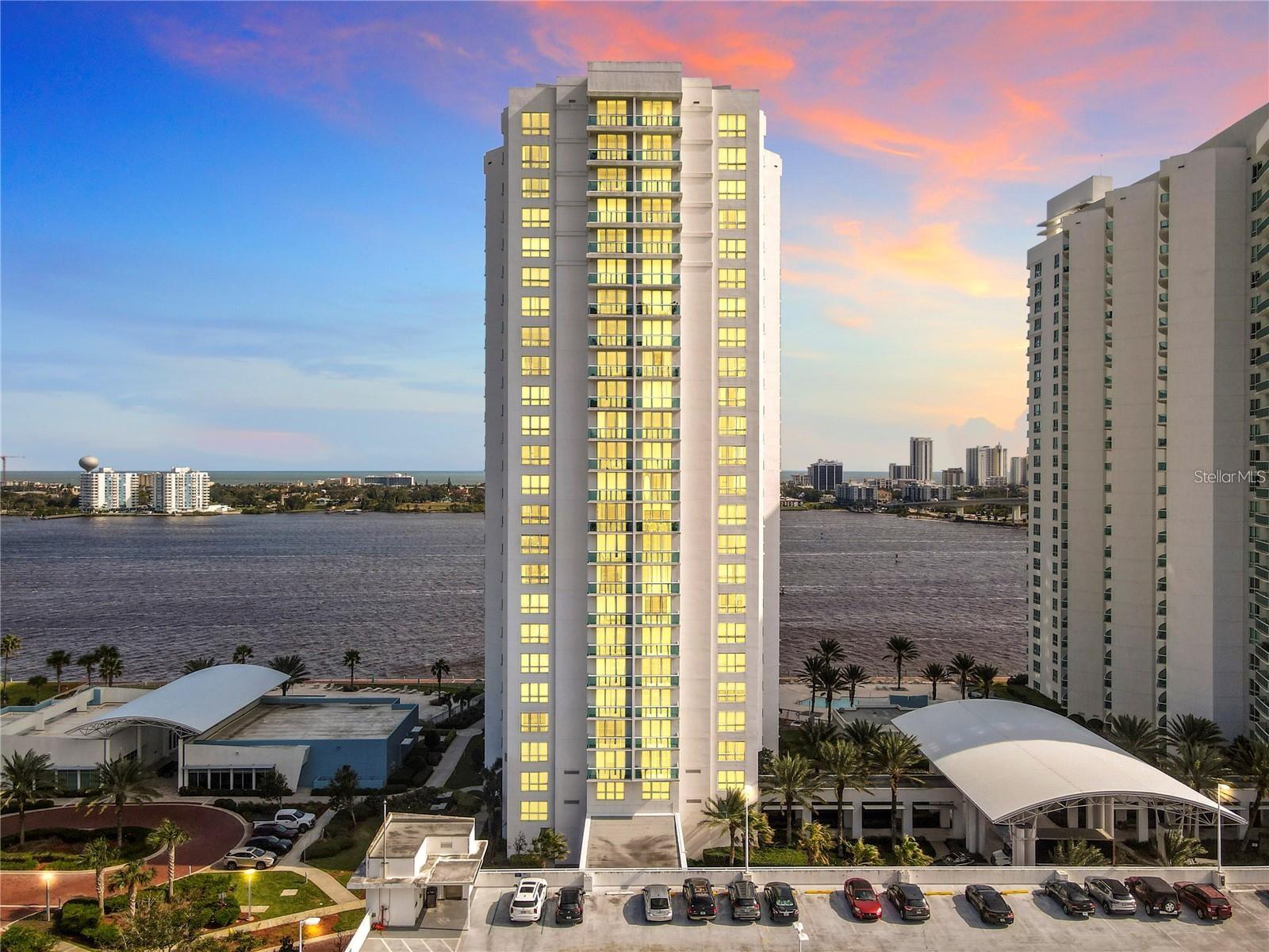 Condominium in DAYTONA BEACH, FL - Daniel Dourado