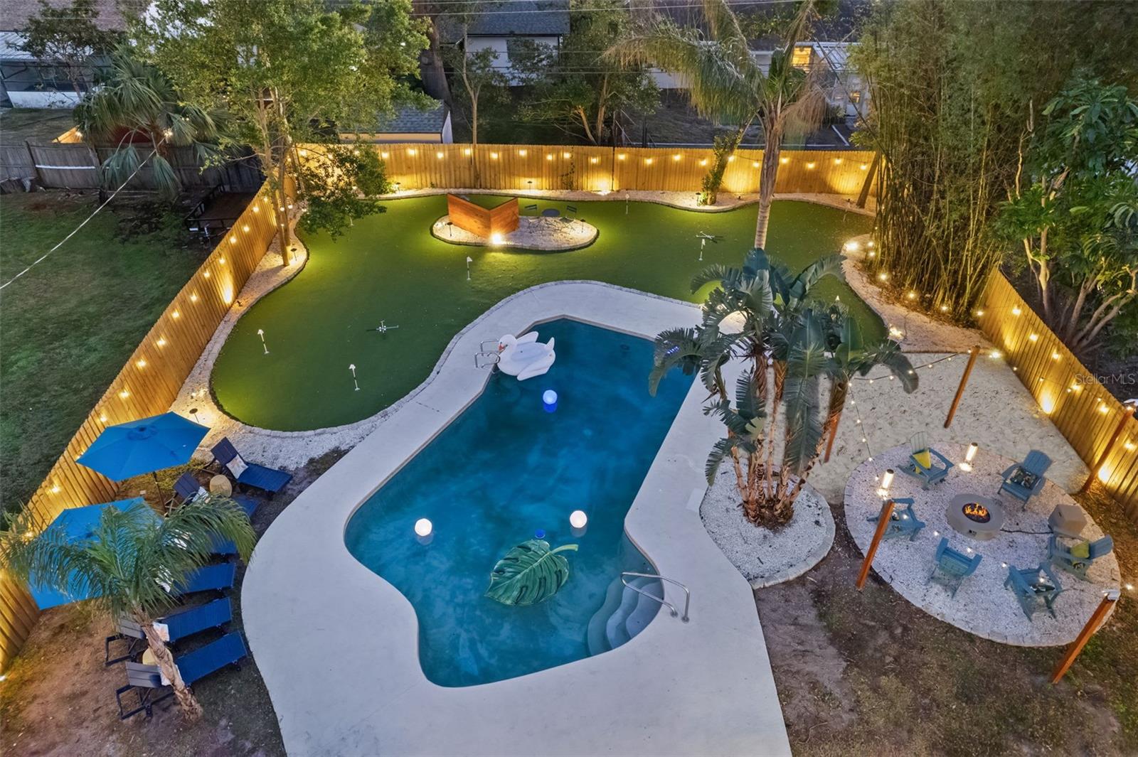 Single Family Residence in SEMINOLE, FL - Daniel Dourado