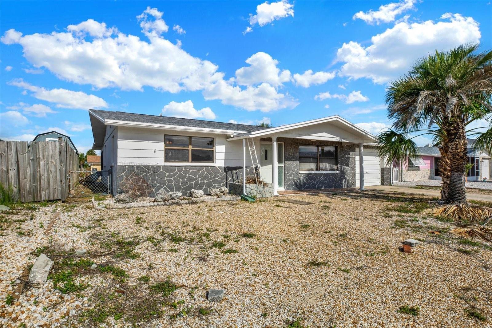 Single Family Residence in HUDSON, FL - Daniel Dourado