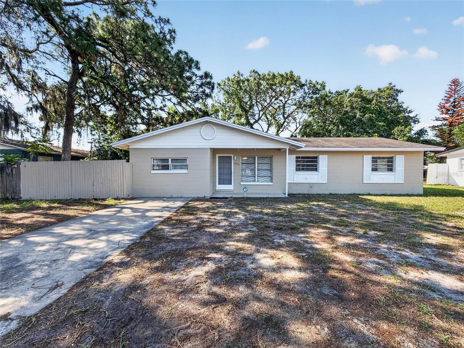 Single Family Residence in ORLANDO, FL - Daniel Dourado