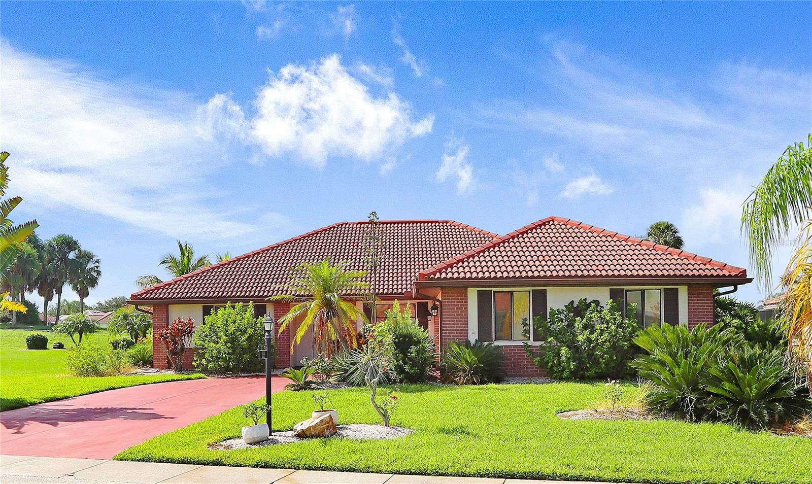 Single Family Residence in SUN CITY CENTER, FL - Daniel Dourado