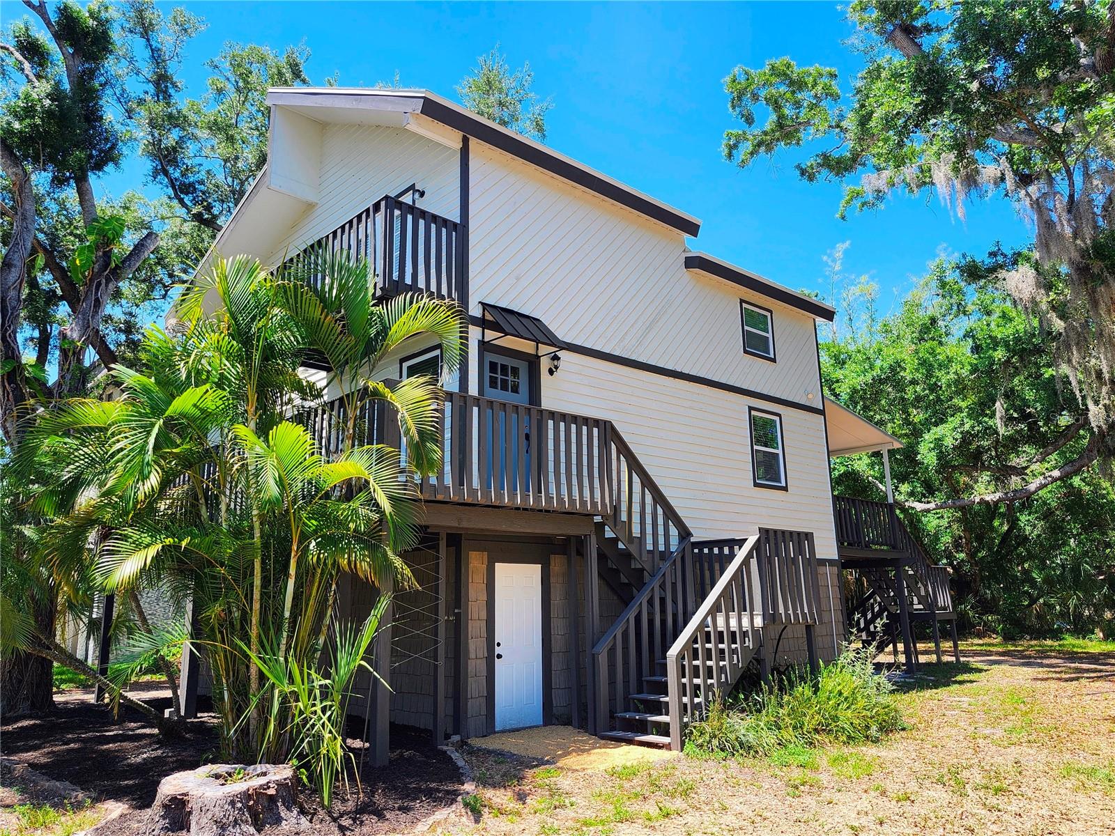 Single Family Residence in OLDSMAR, FL - Daniel Dourado