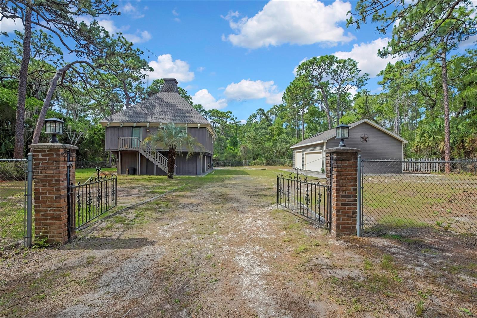 Single Family Residence in HOMOSASSA, FL - Daniel Dourado