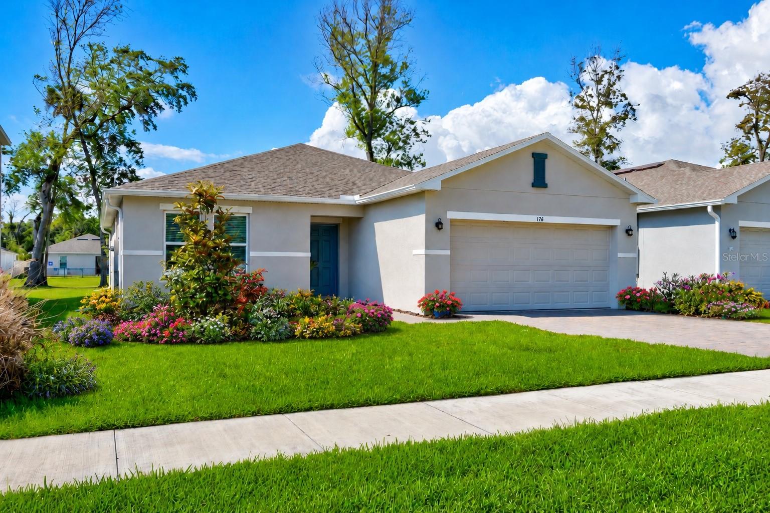 Single Family Residence in EDGEWATER, FL - Daniel Dourado