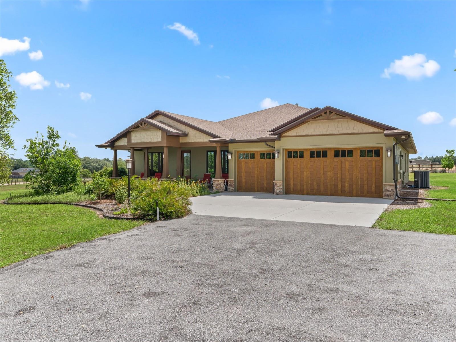 Single Family Residence in OCKLAWAHA, FL - Daniel Dourado