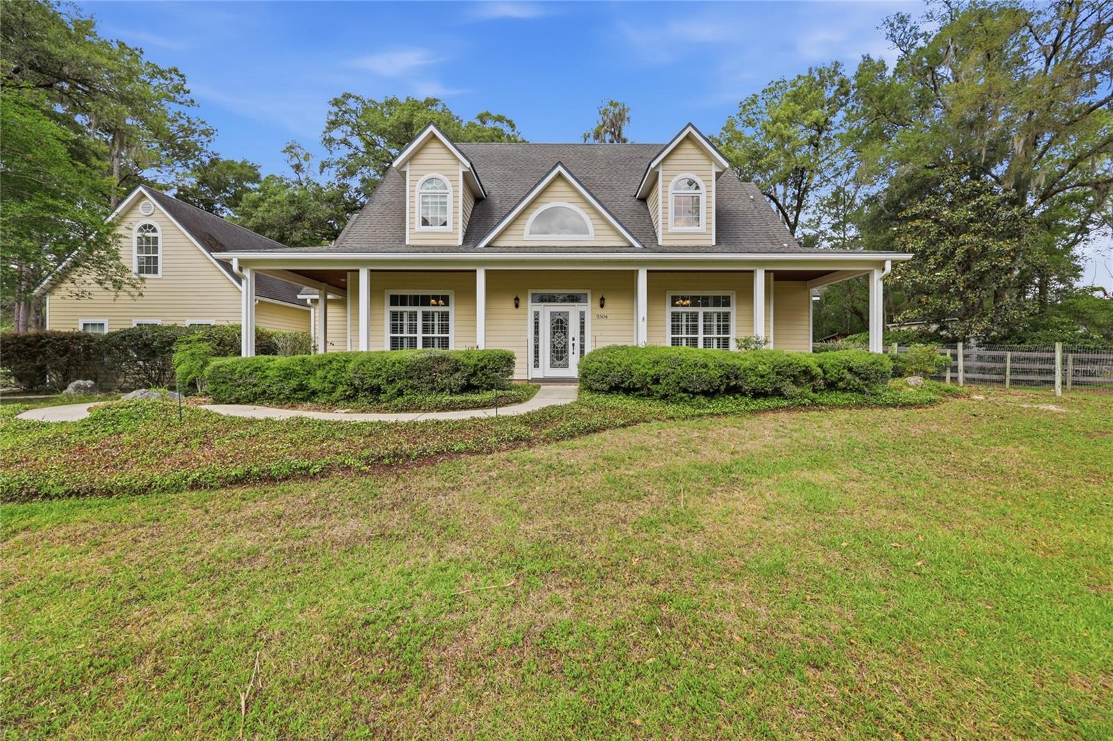 Single Family Residence em NEWBERRY, FL - Daniel Dourado