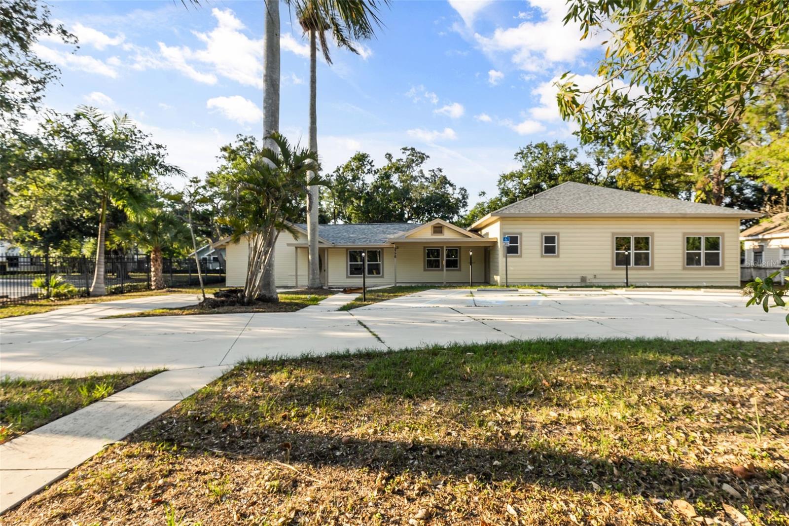 Mixed Use em BRADENTON, FL - Daniel Dourado