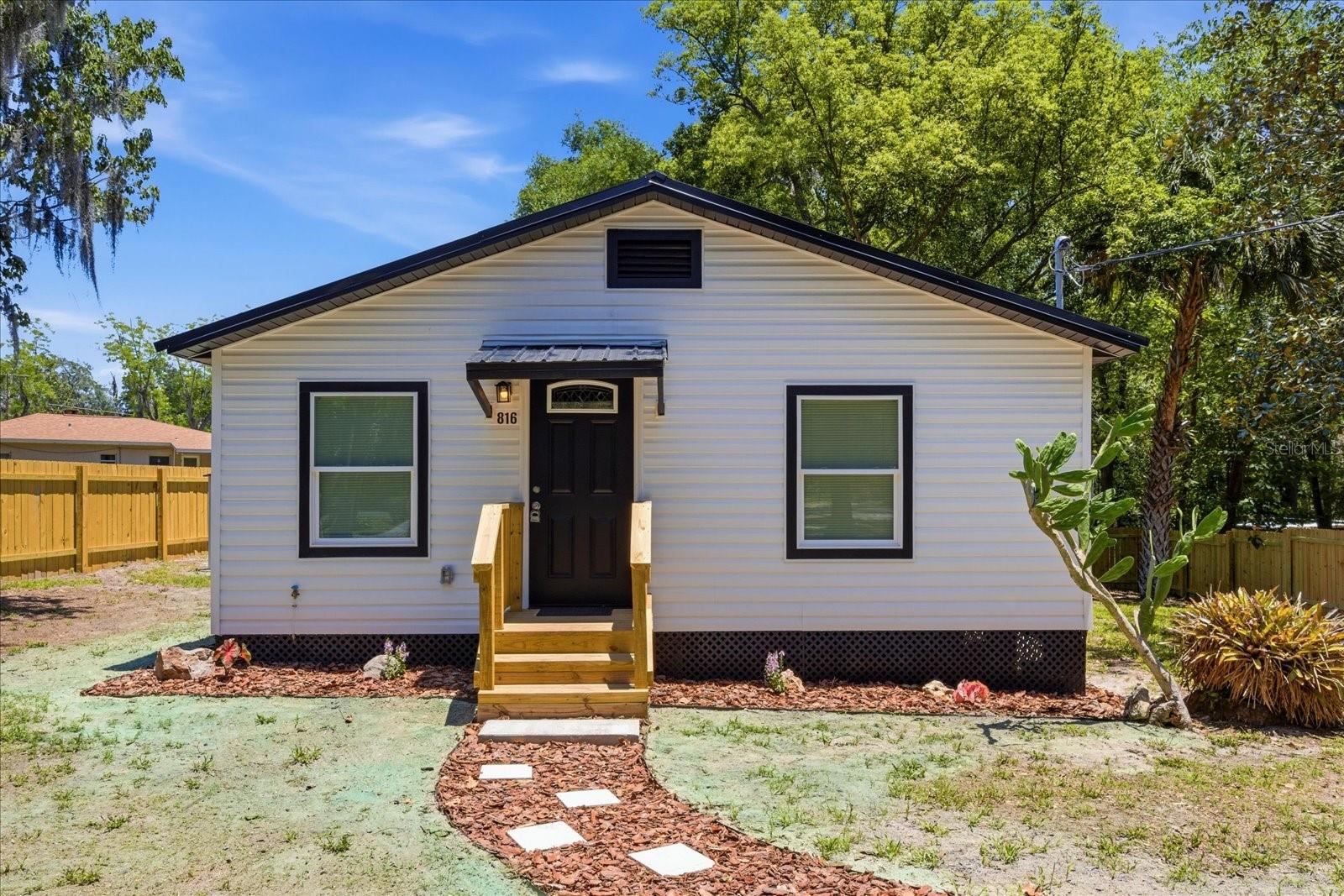 Single Family Residence in LEESBURG, FL - Daniel Dourado