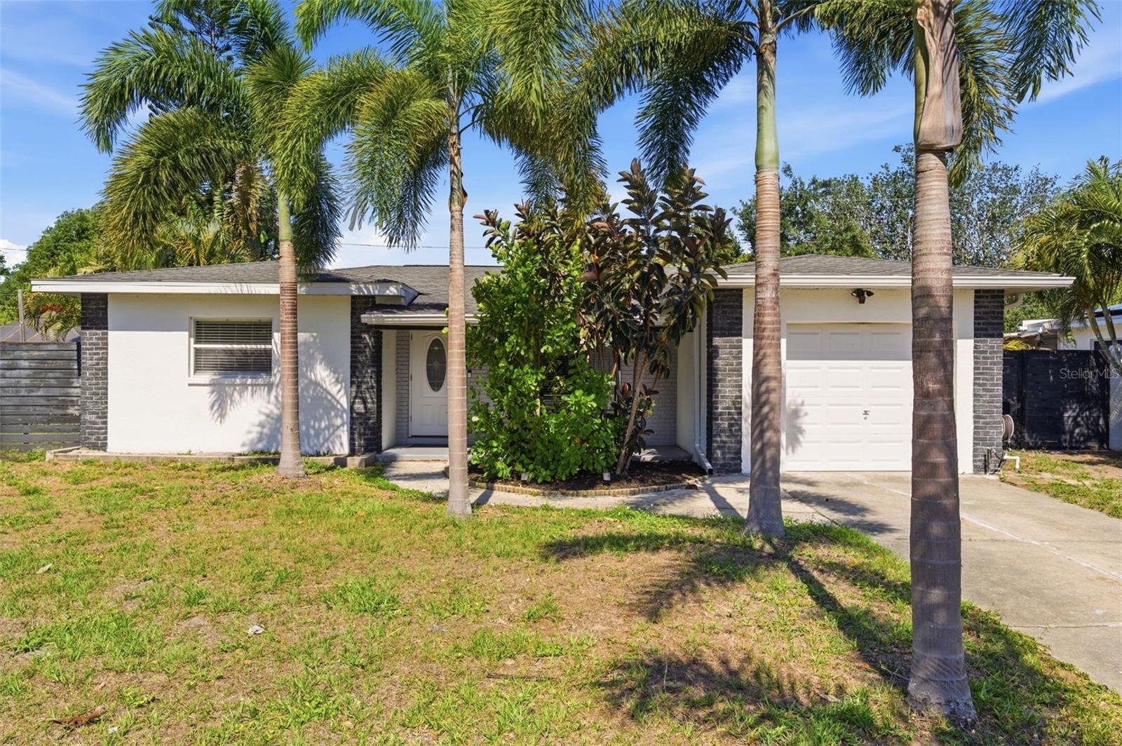 Single Family Residence em ST PETERSBURG, FL - Daniel Dourado