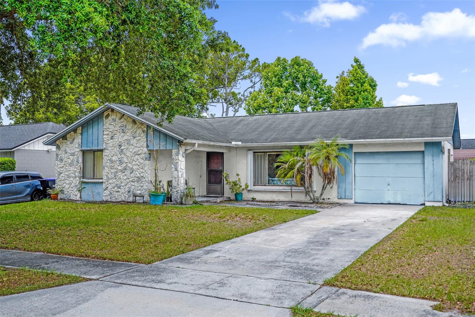Single Family Residence in ORLANDO, FL - Daniel Dourado