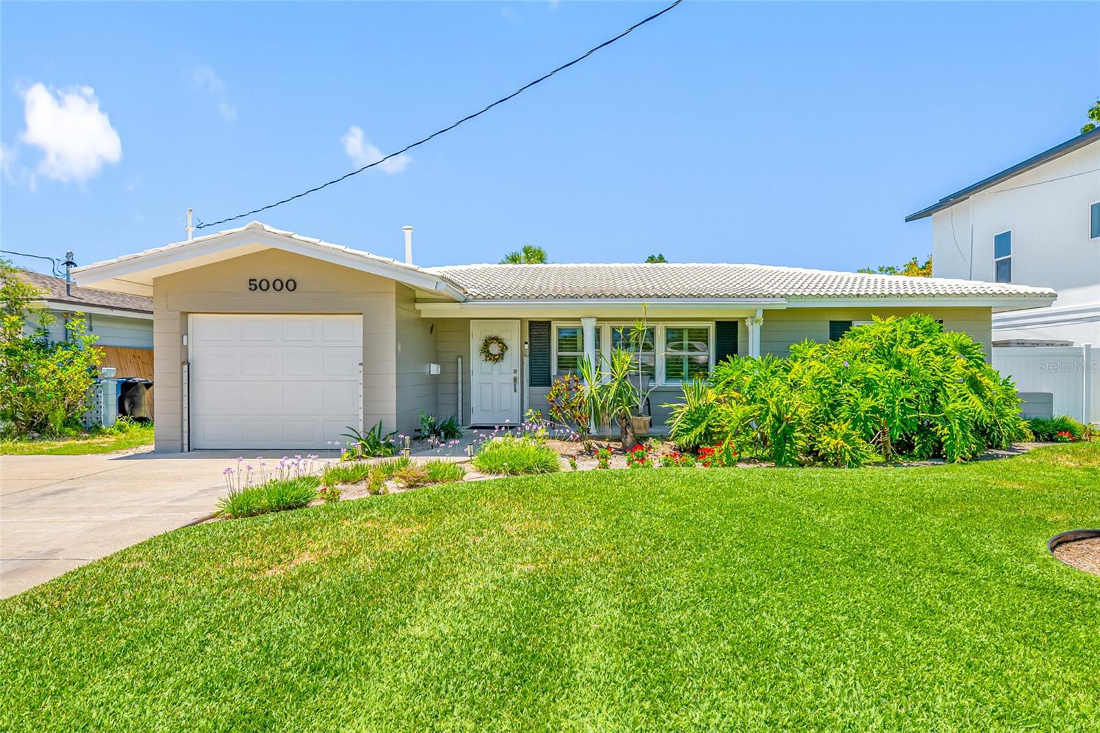 Single Family Residence em ST PETERSBURG, FL - Daniel Dourado