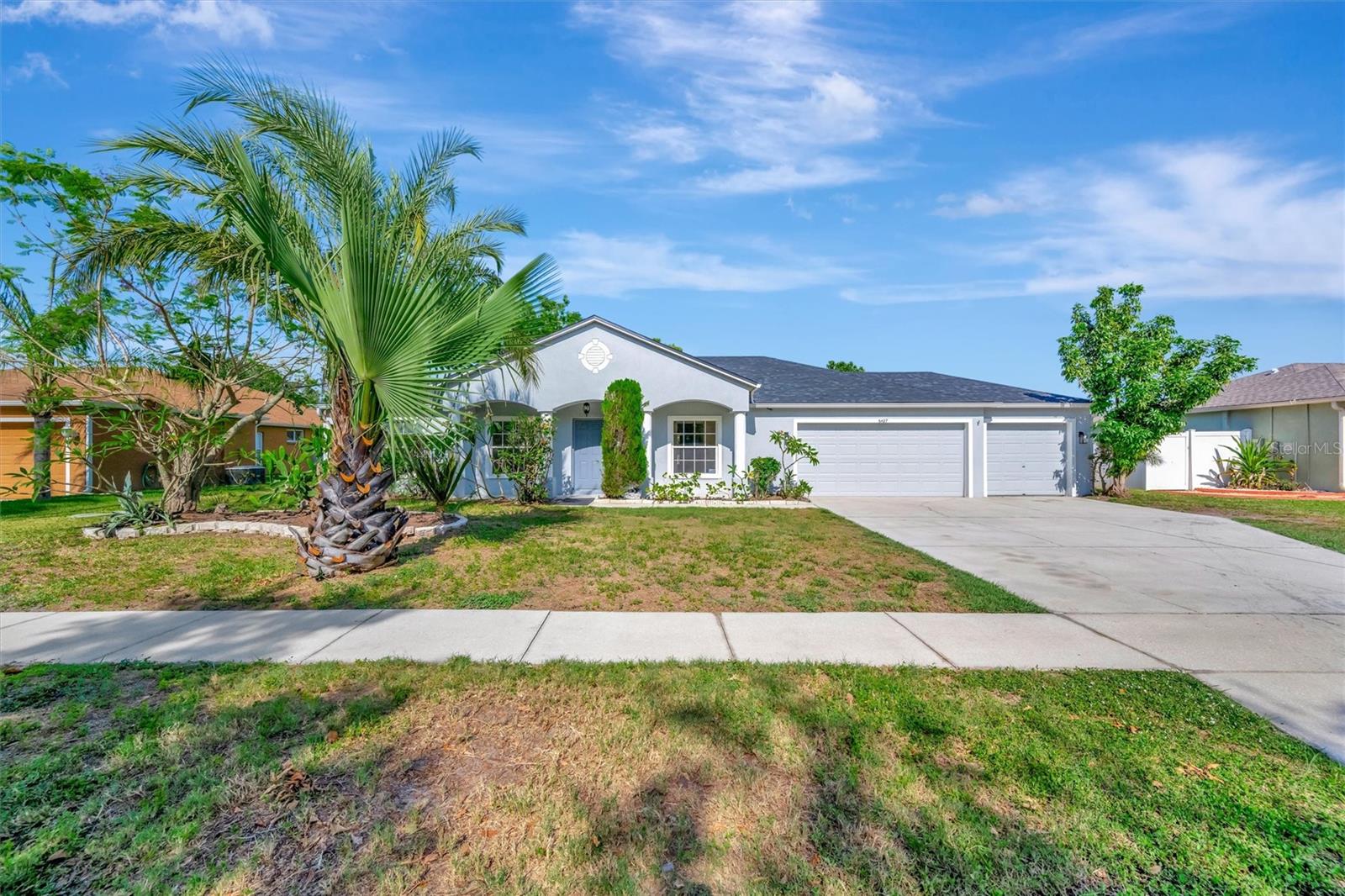 Single Family Residence in APOLLO BEACH, FL - Daniel Dourado