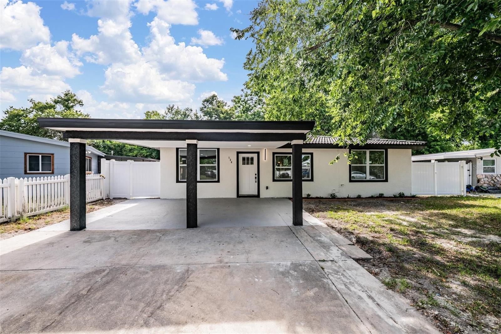 Single Family Residence in LARGO, FL - Daniel Dourado