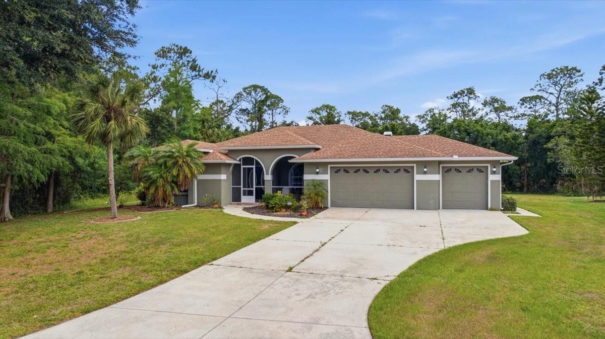 Single Family Residence in BRADENTON, FL - Daniel Dourado