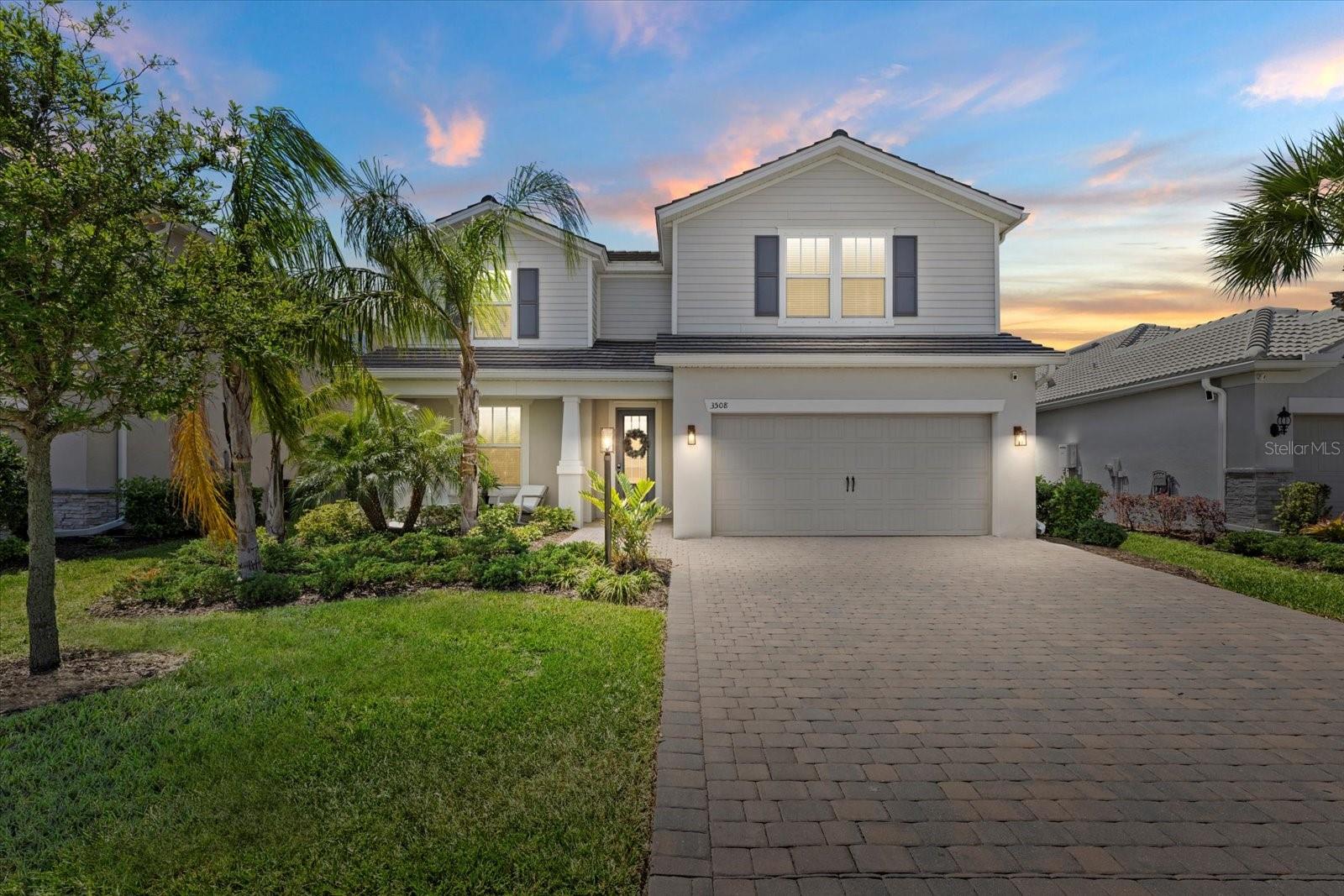 Single Family Residence in BRADENTON, FL - Daniel Dourado