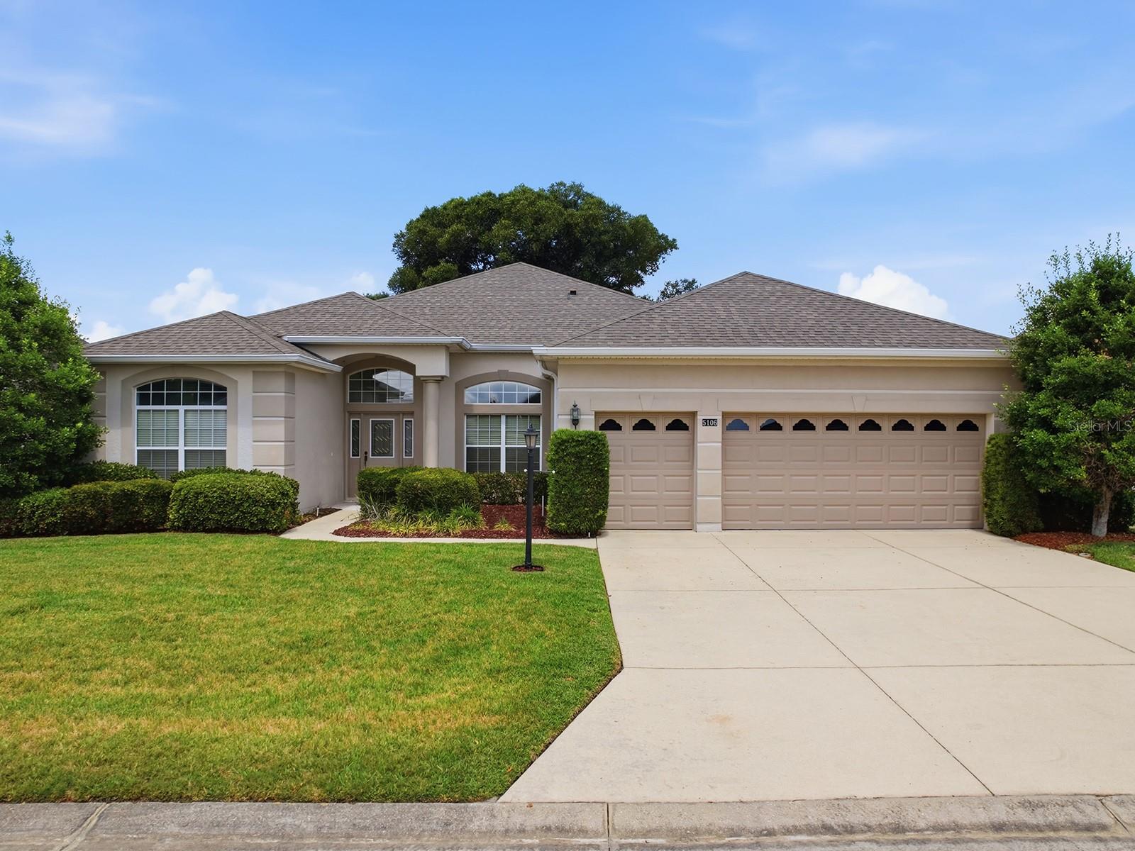 Single Family Residence in LEESBURG, FL - Daniel Dourado