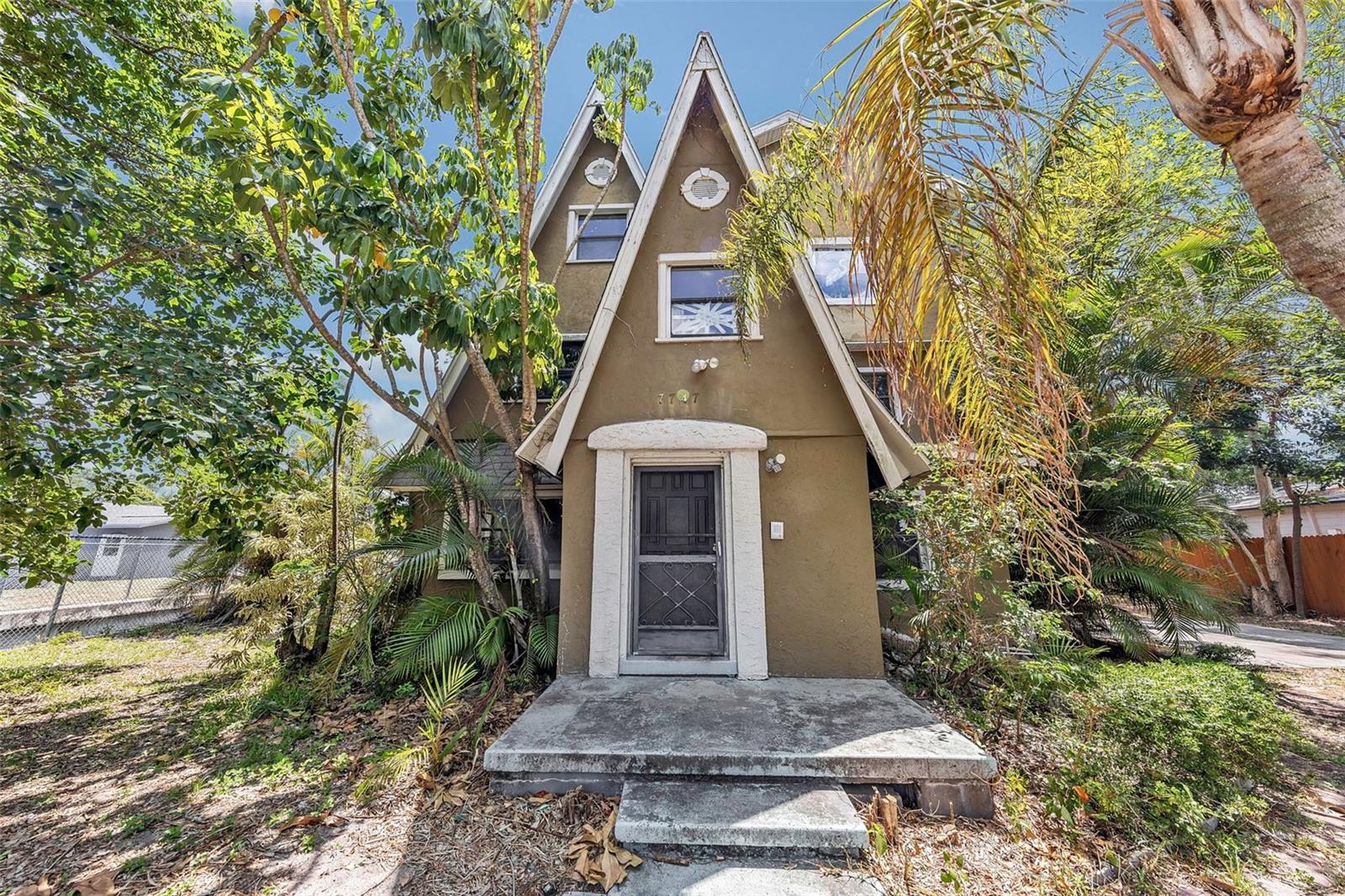 Single Family Residence in PINELLAS PARK, FL - Daniel Dourado