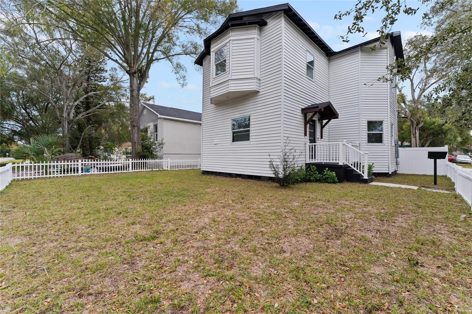 Single Family Residence em ST PETERSBURG, FL - Daniel Dourado