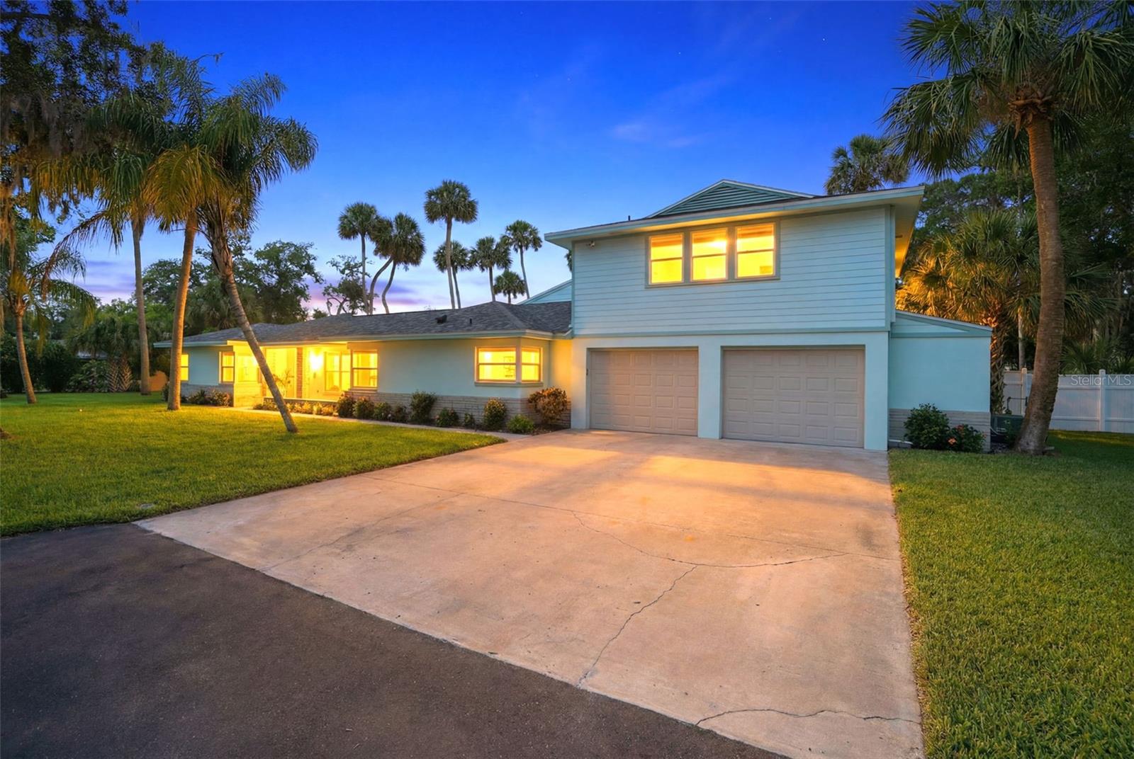 Single Family Residence in NEW PORT RICHEY, FL - Daniel Dourado