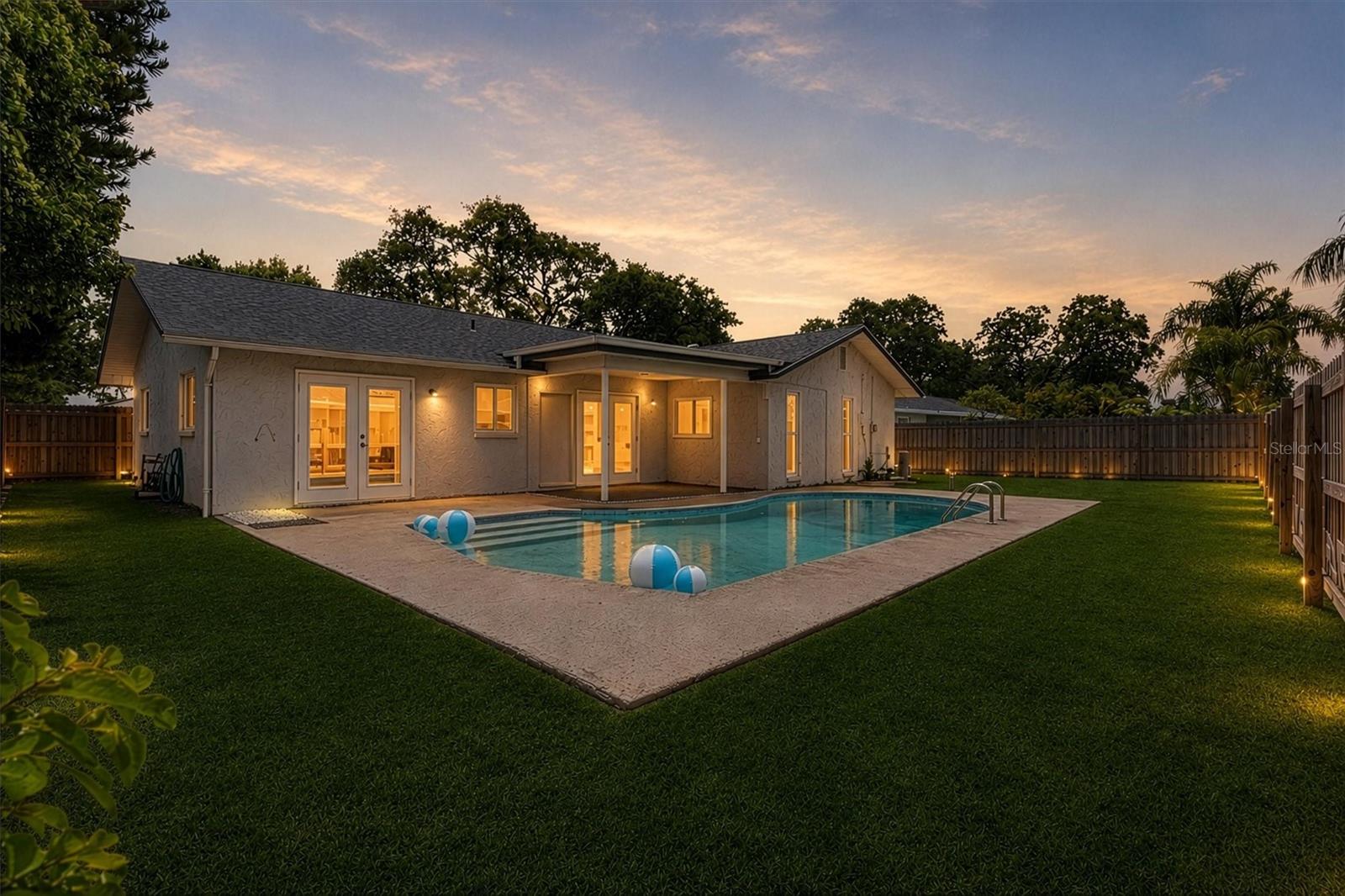 Single Family Residence in LARGO, FL - Daniel Dourado