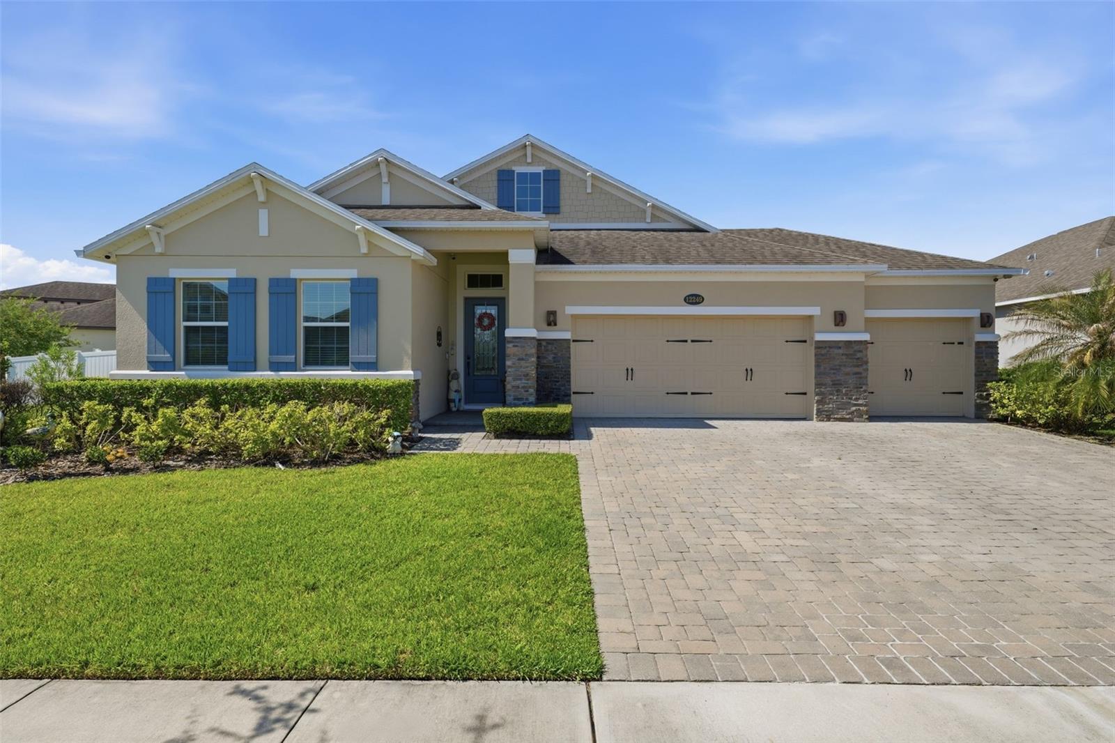 Single Family Residence in ORLANDO, FL - Daniel Dourado
