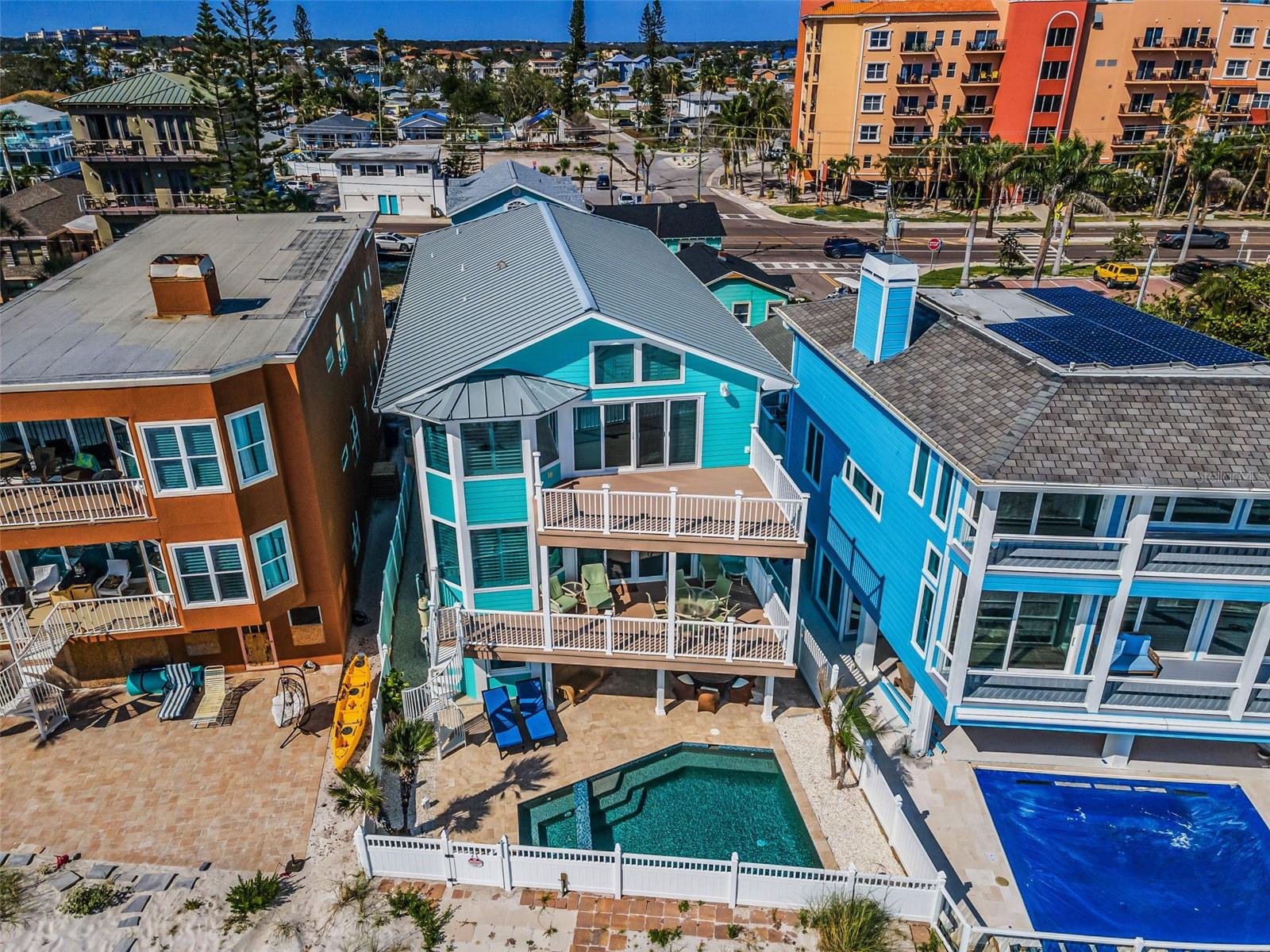 Single Family Residence em MADEIRA BEACH, FL - Daniel Dourado