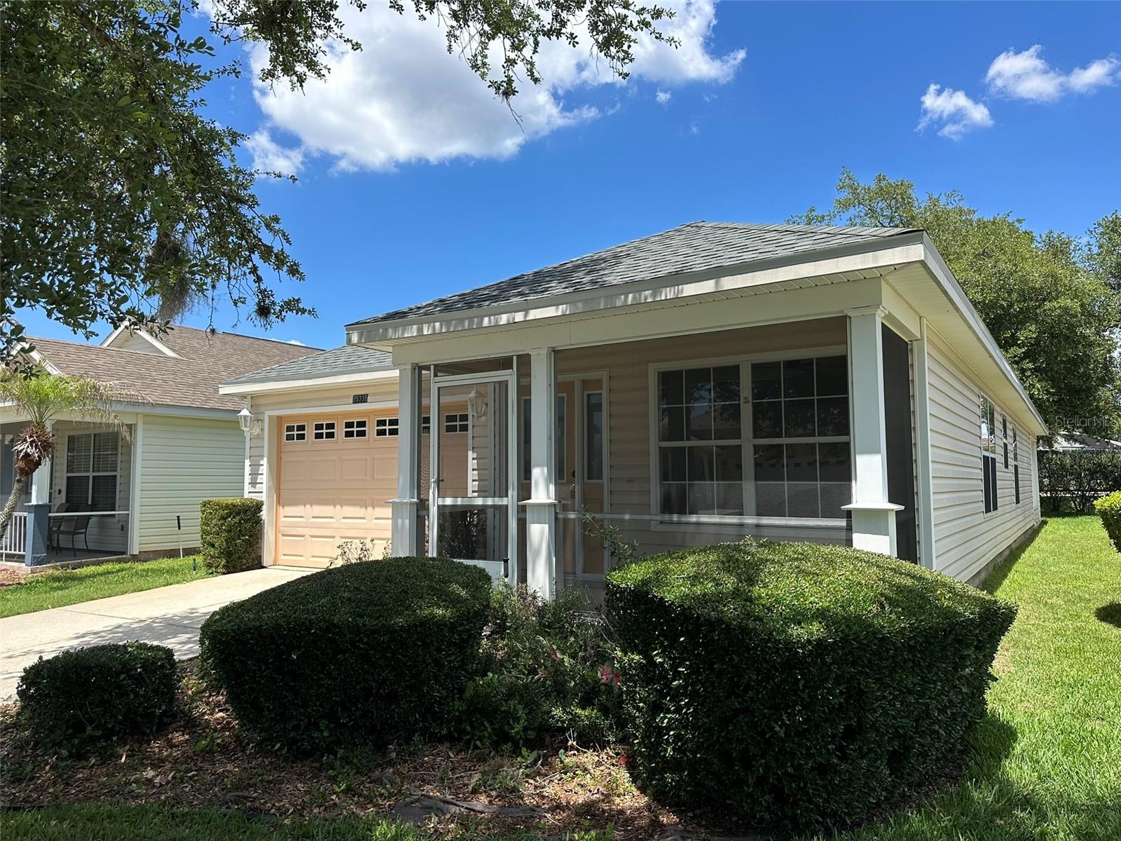Single Family Residence in LEESBURG, FL - Daniel Dourado