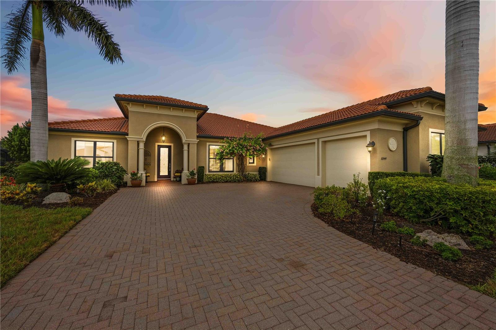 Single Family Residence in VENICE, FL - Daniel Dourado