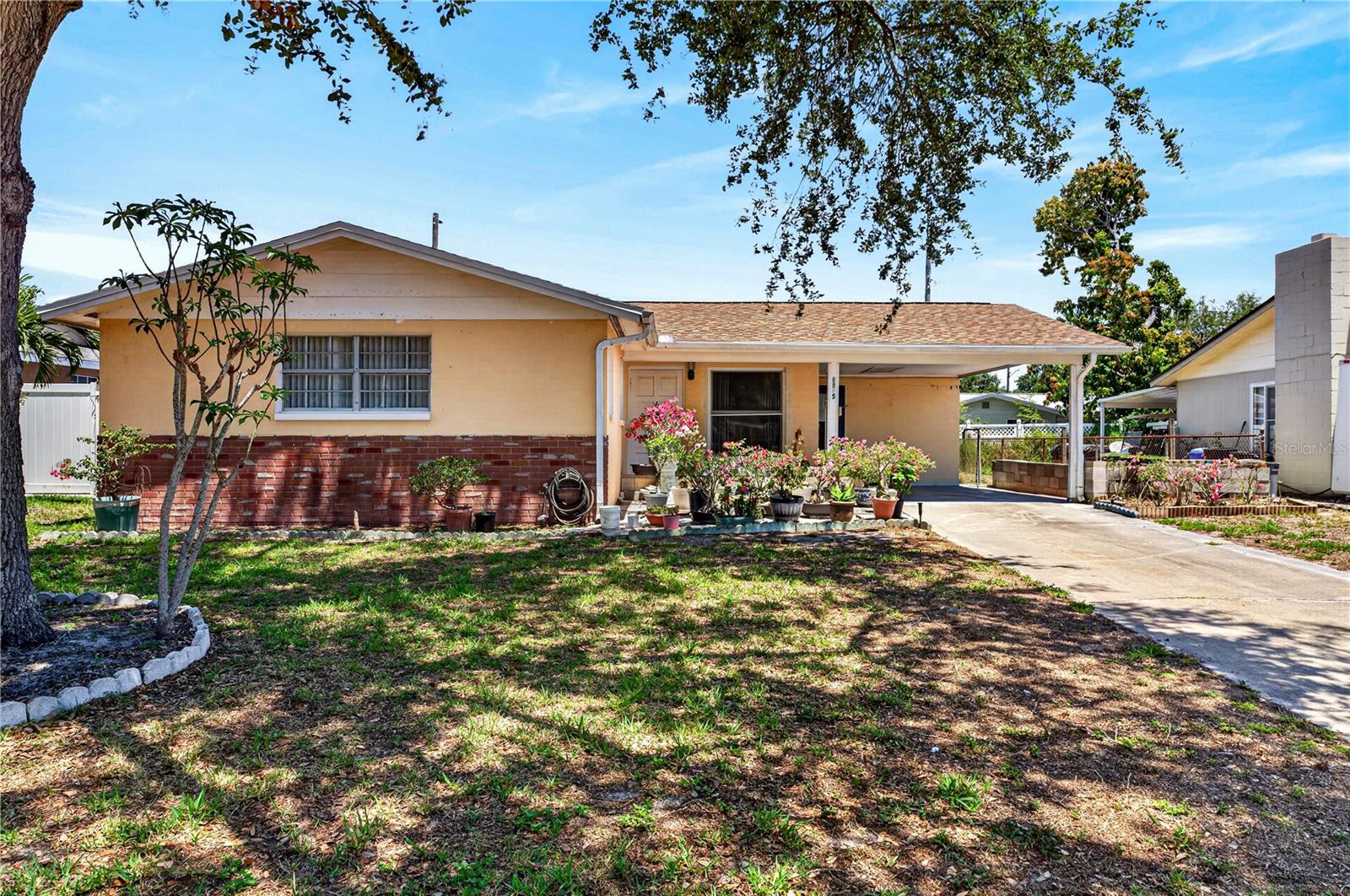 Single Family Residence in PINELLAS PARK, FL - Daniel Dourado