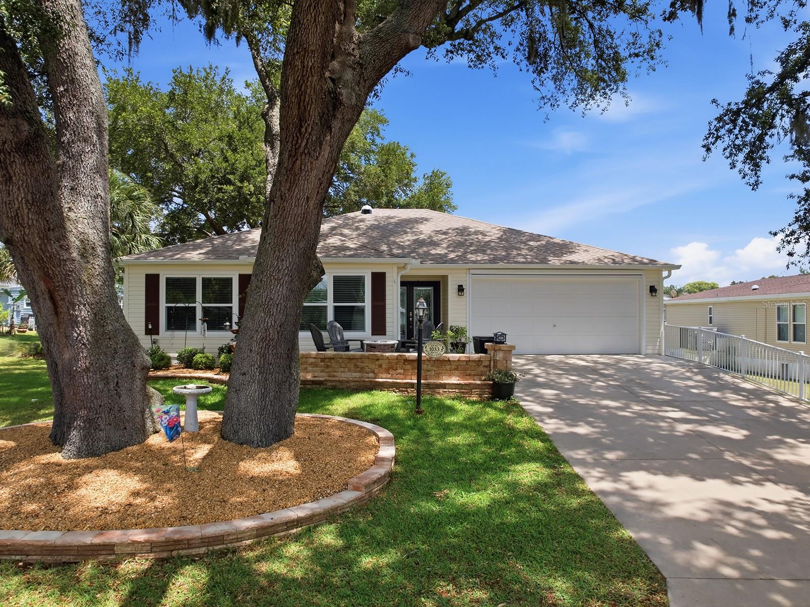 Single Family Residence em LADY LAKE, FL - Daniel Dourado