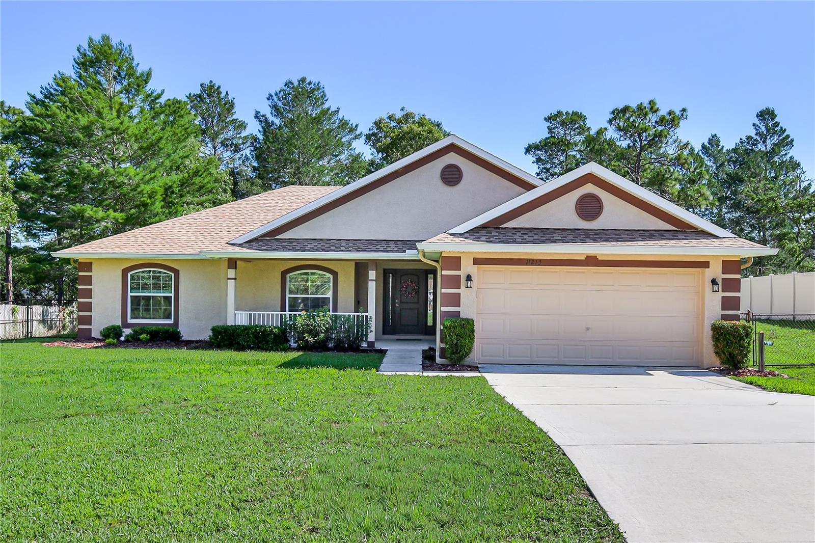 Single Family Residence em WEEKI WACHEE, FL - Daniel Dourado