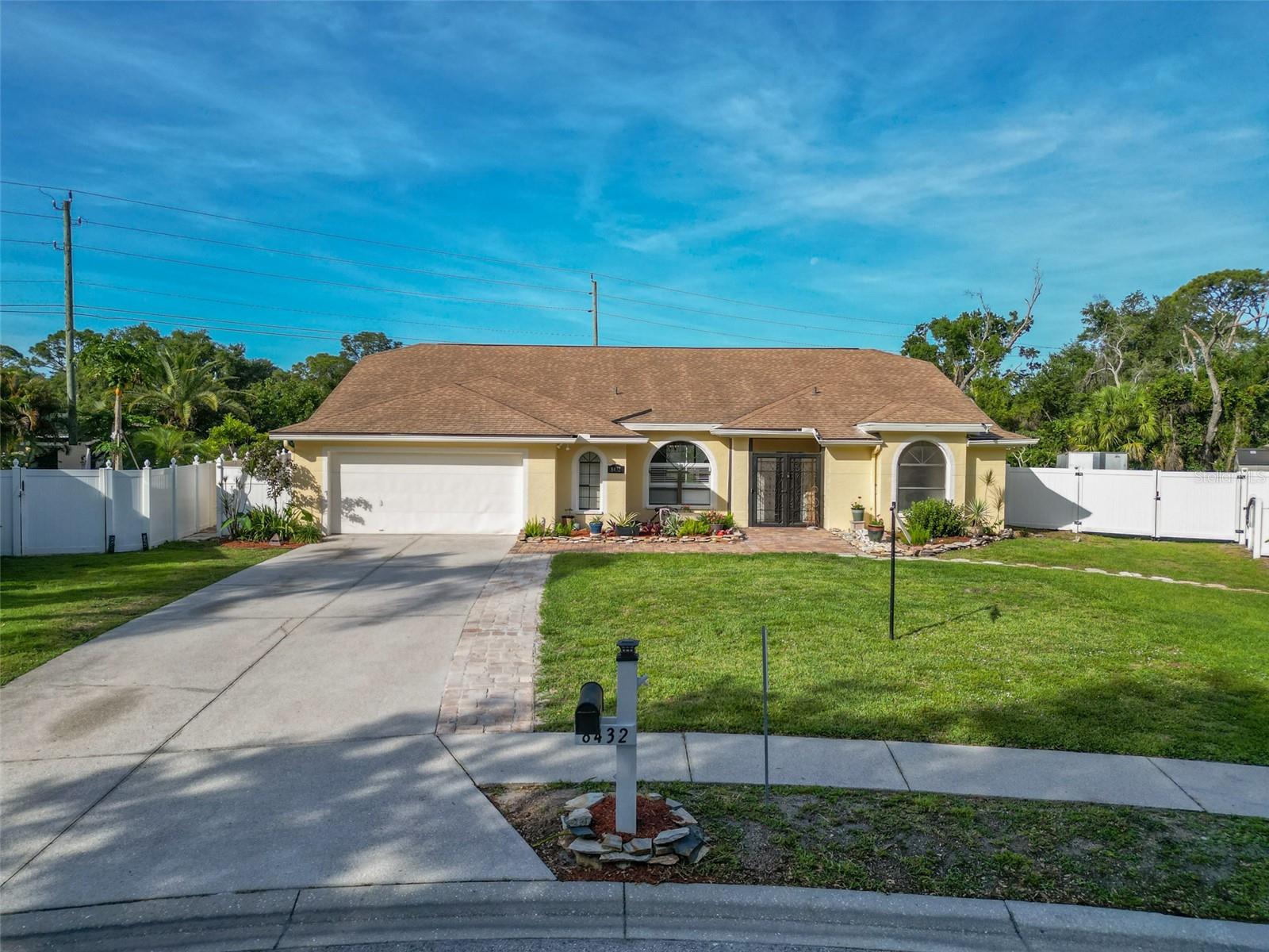 Single Family Residence in SARASOTA, FL - Daniel Dourado