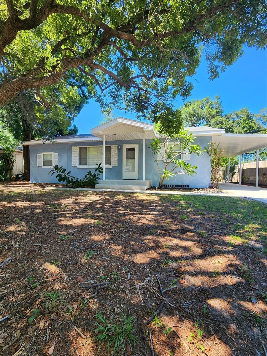 Single Family Residence in LARGO, FL - Daniel Dourado