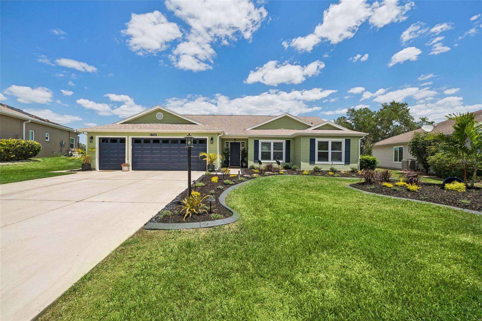 Single Family Residence in LEESBURG, FL - Daniel Dourado