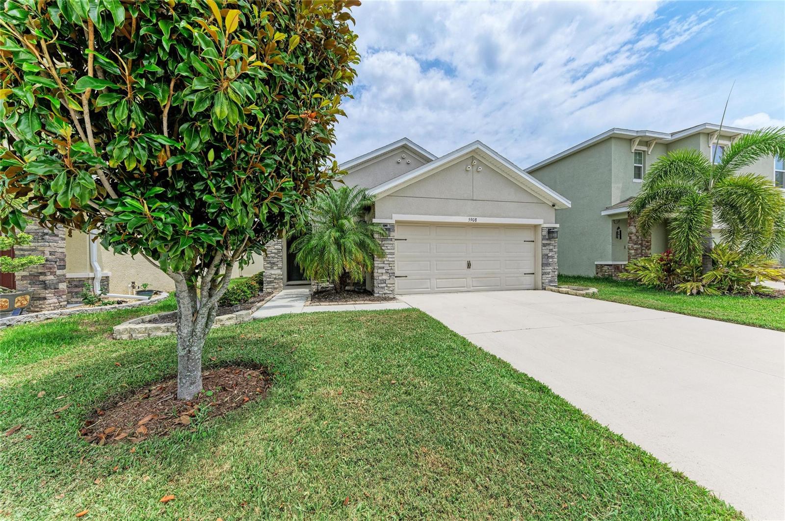 Single Family Residence in SARASOTA, FL - Daniel Dourado