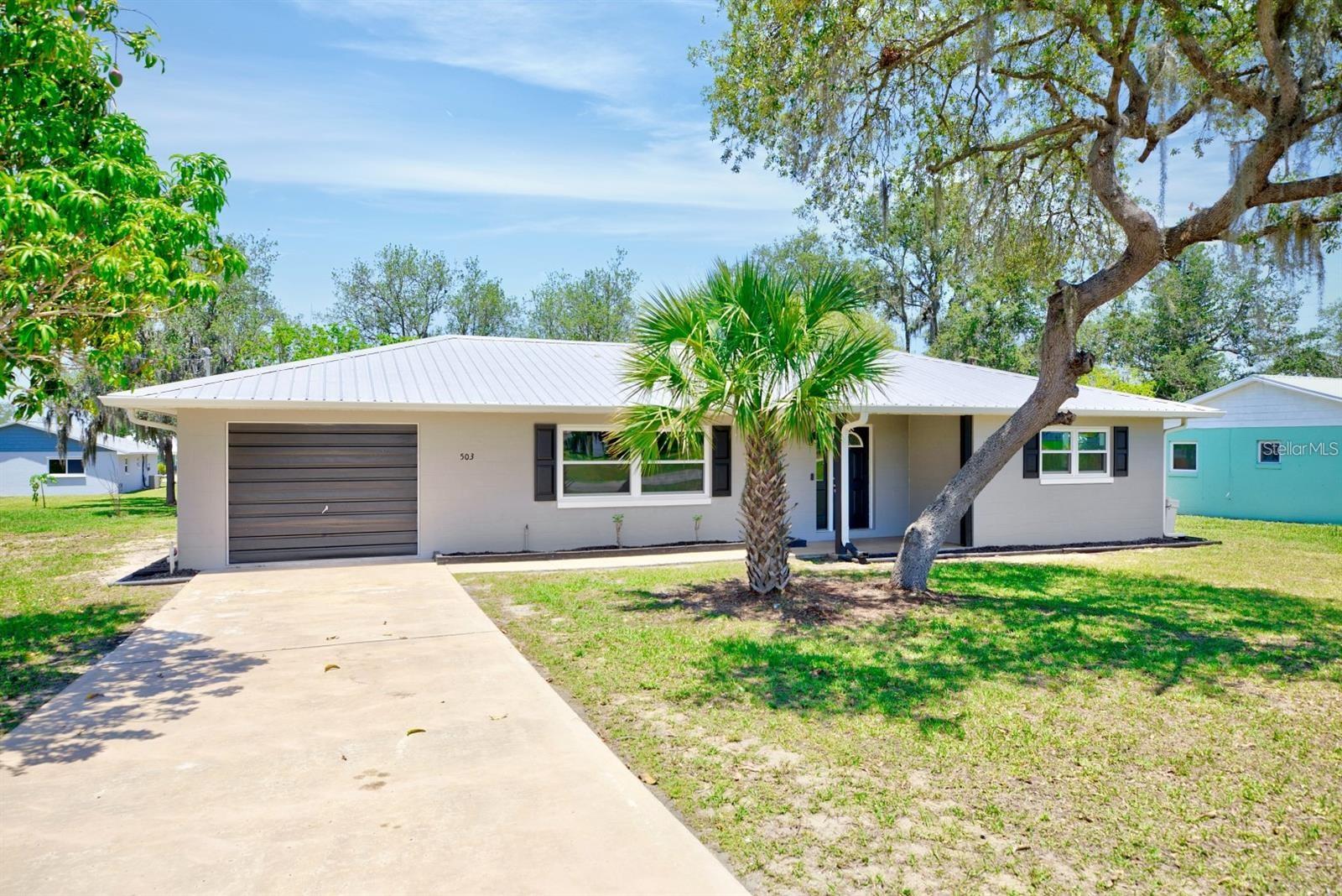 Single Family Residence in AVON PARK, FL - Daniel Dourado